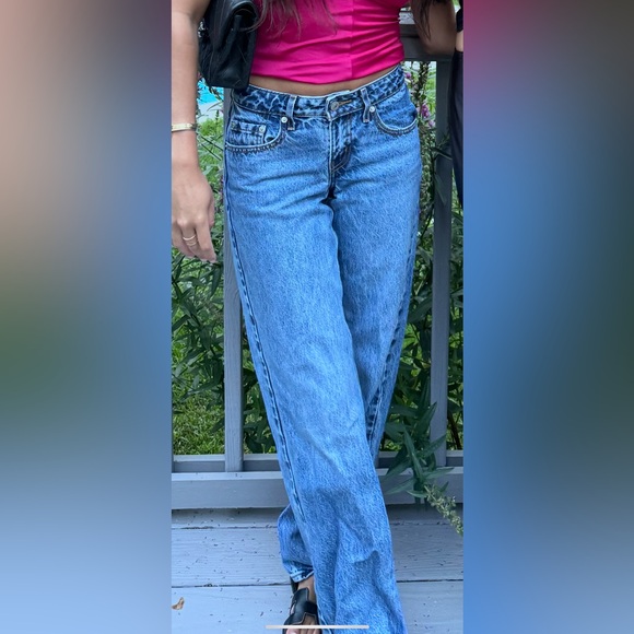 Levi’s Low Rise Wide Leg Jeans - Picture 3 of 3